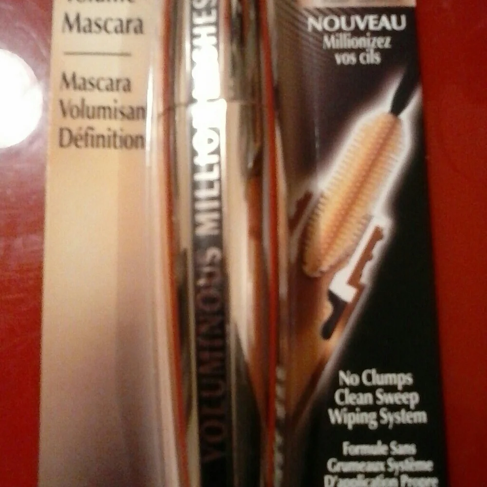 NWT L,OREAL VOLUMINOUS MILLION LASNES 645 BLACK